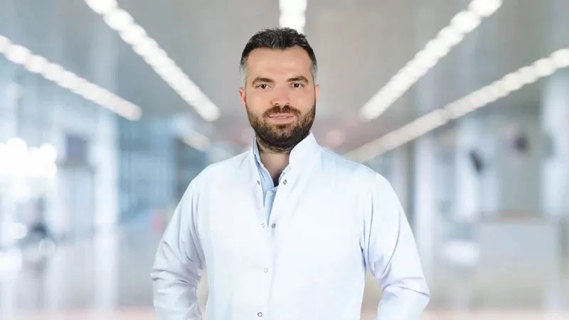 Assoc. Prof. Emre G., plastic surgeon